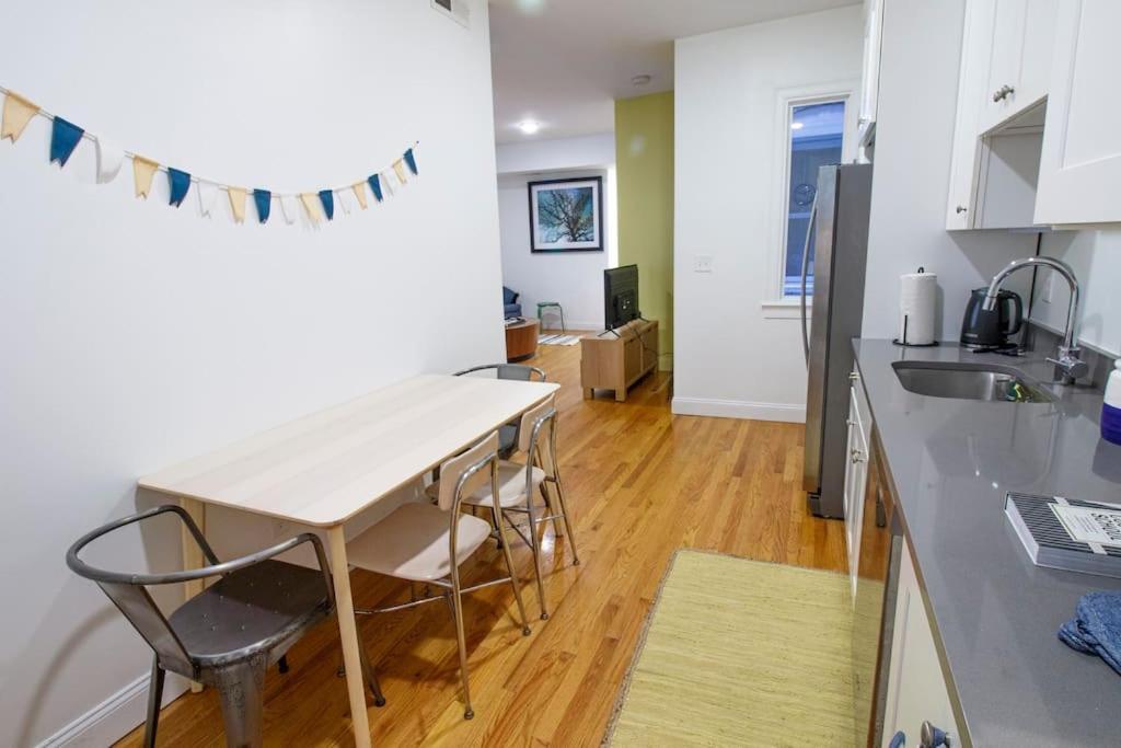 4Br 1,5Bh Sunny Apt In Roxbury Apartment Boston Room photo